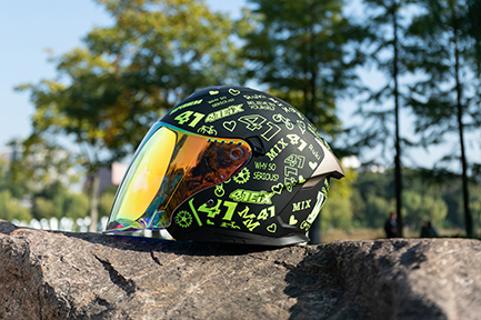 Quanto spesso dovresti sostituire il tuo casco da moto